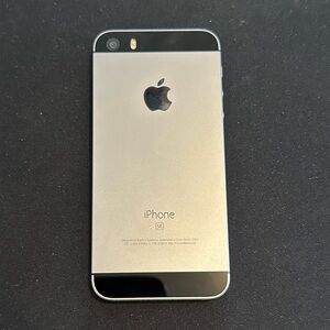 Apple iPhone SE Space Gray 32GB Unlocked (2016)